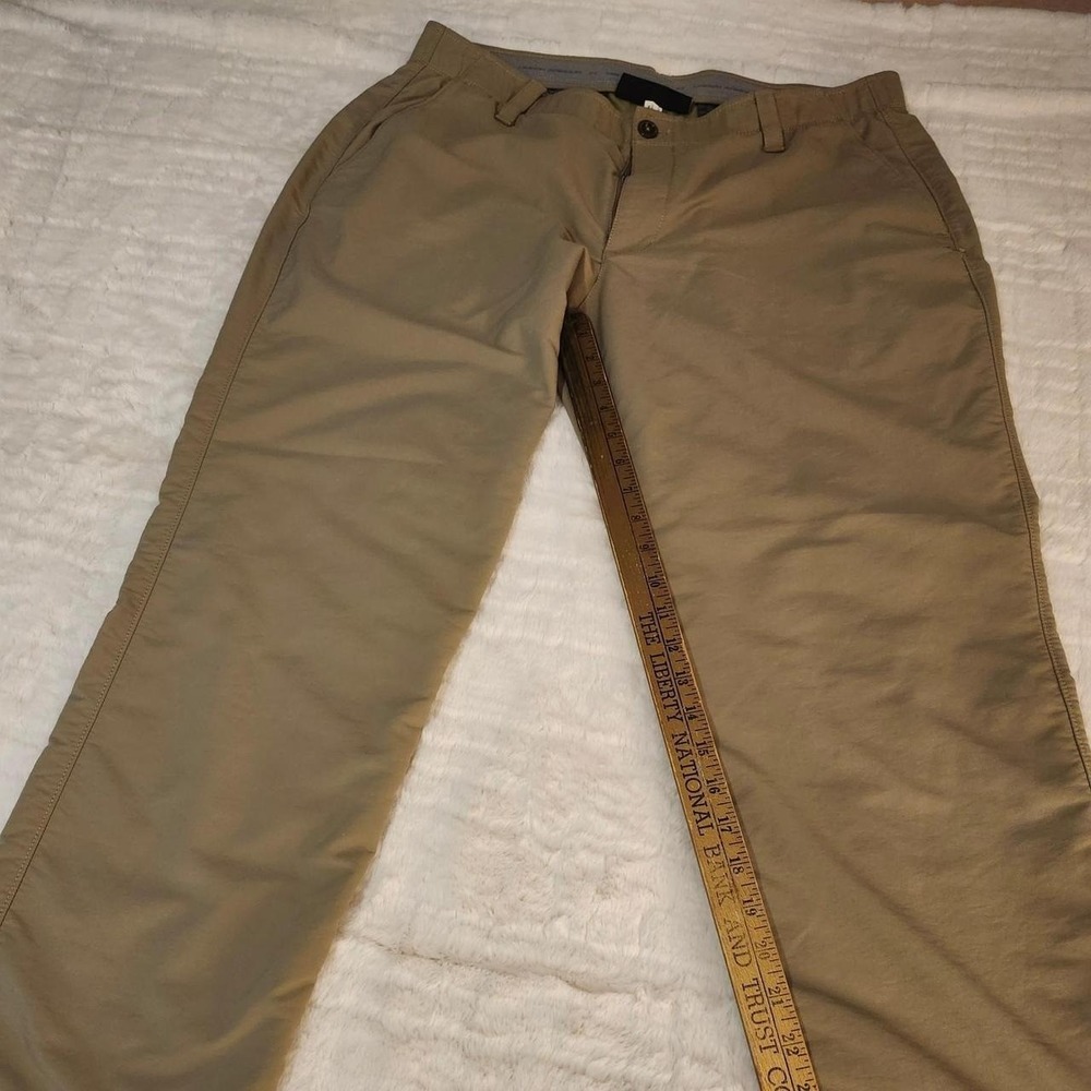 Under Armour Mens Khaki Chino Pants Loose Fit Tan Golf Trousers 38x30